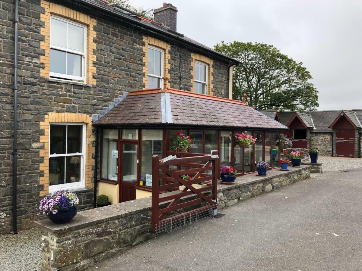 アベリストウィス Llangwyryfon Country Breaks Bed & Breakfast エクステリア 写真