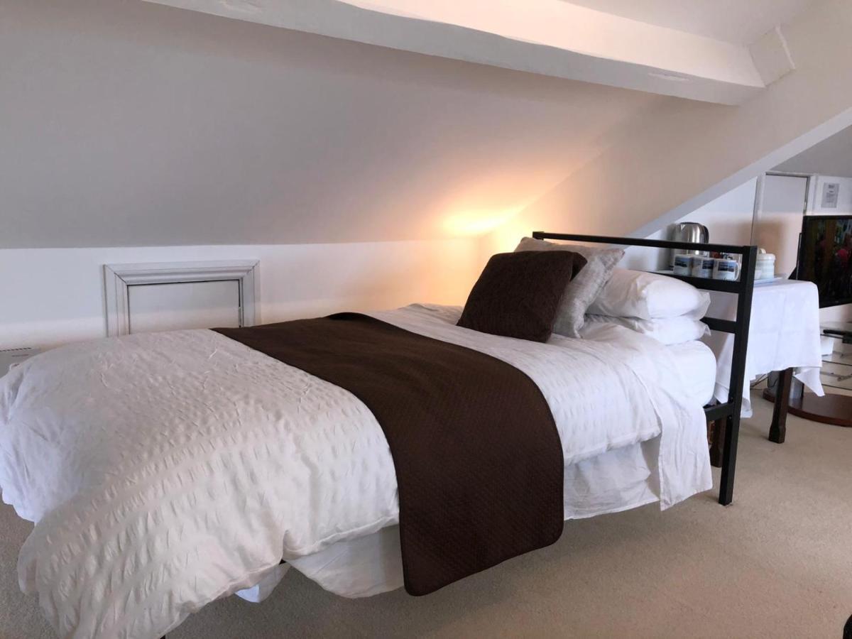 アベリストウィス Llangwyryfon Country Breaks Bed & Breakfast エクステリア 写真